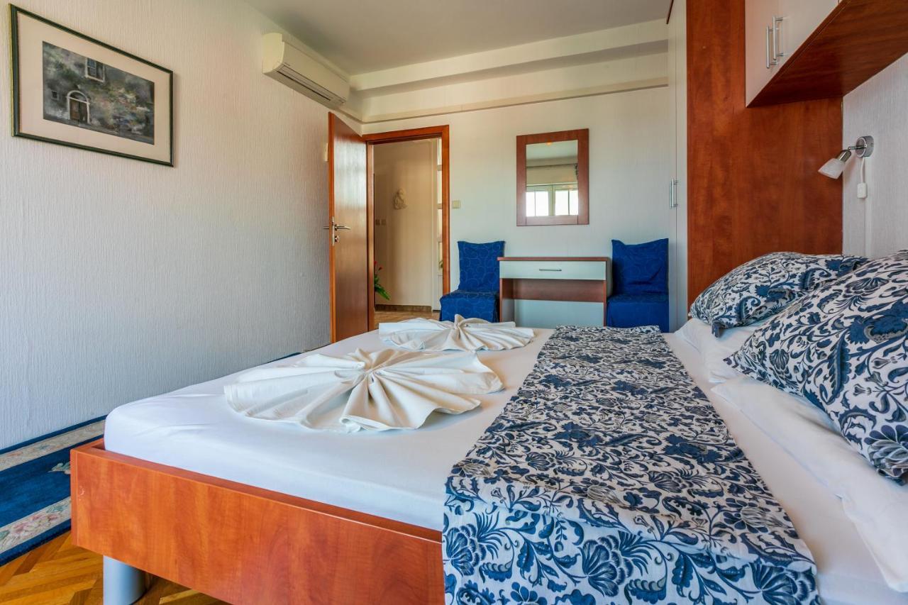 Apartments Vila Antula Banjol Exterior photo