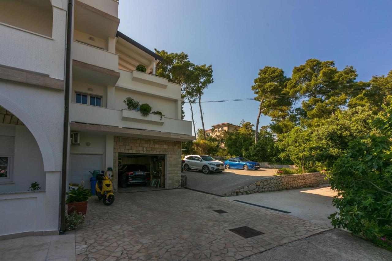 Apartments Vila Antula Banjol Exterior photo