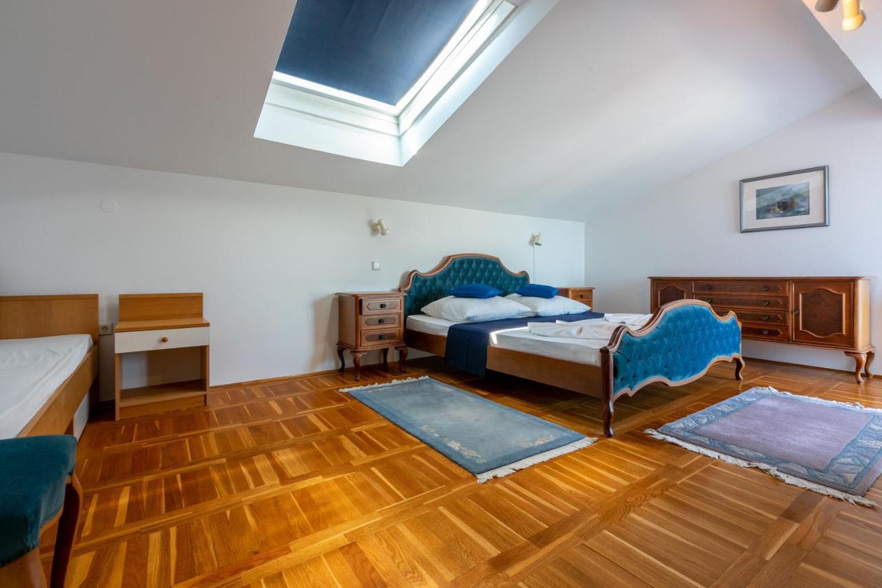 Apartments Vila Antula Banjol Exterior photo