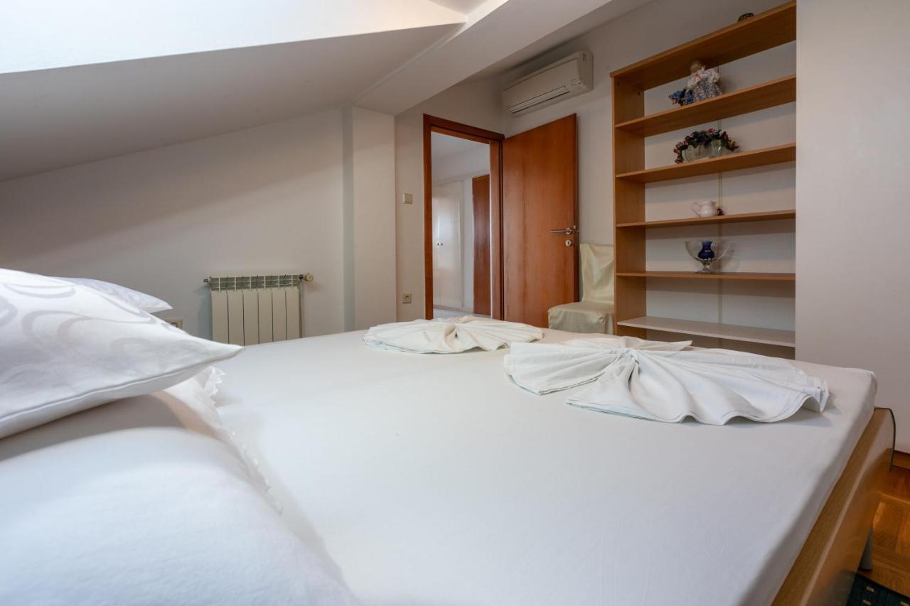 Apartments Vila Antula Banjol Exterior photo