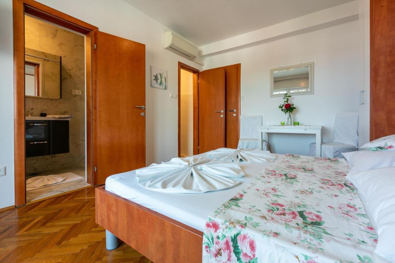 Apartments Vila Antula Banjol Exterior photo