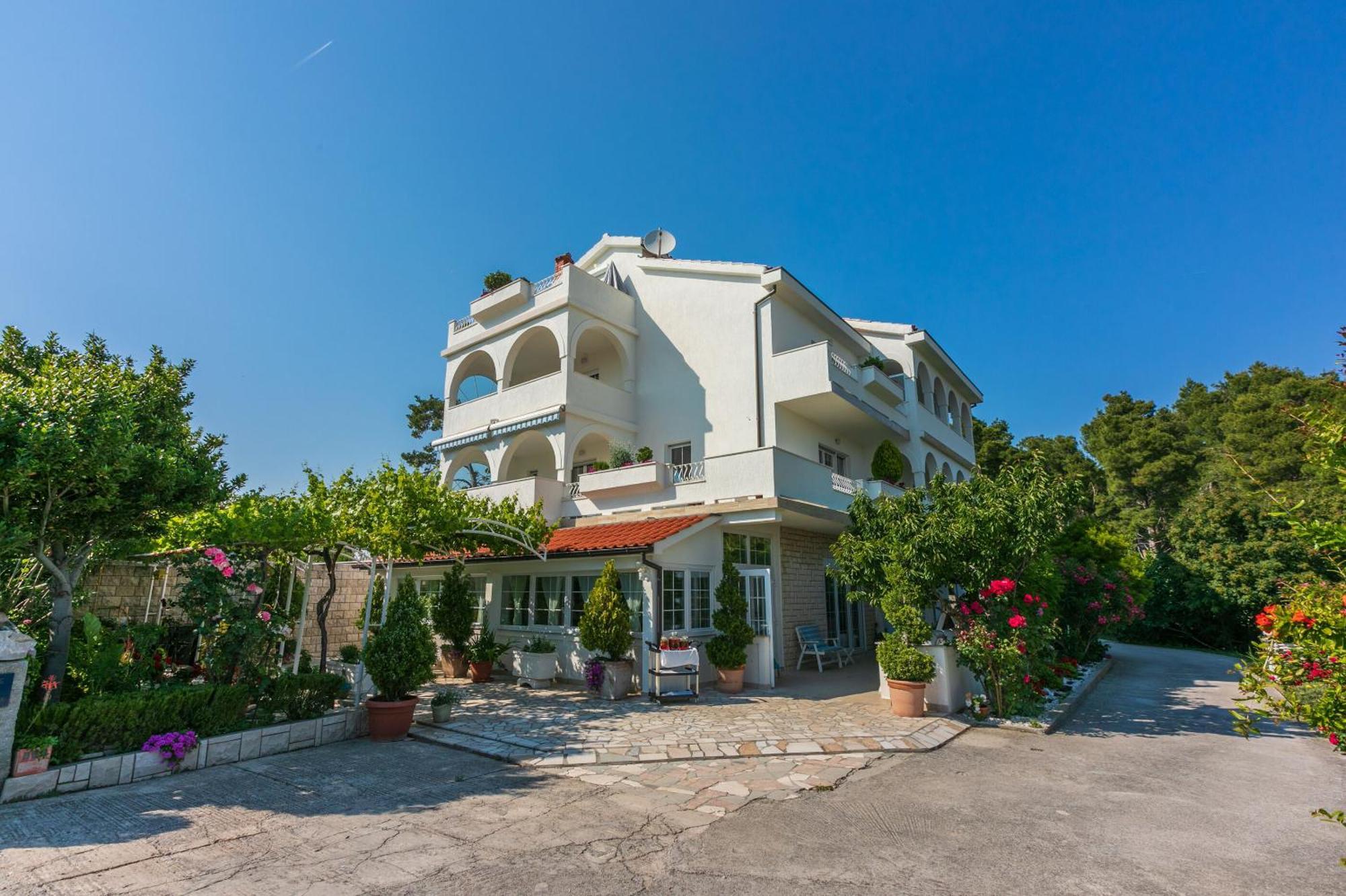 Apartments Vila Antula Banjol Exterior photo